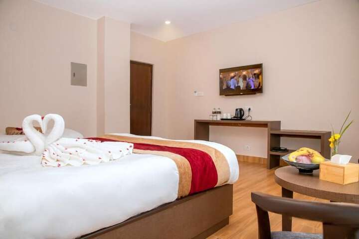 Room 6 of 32
