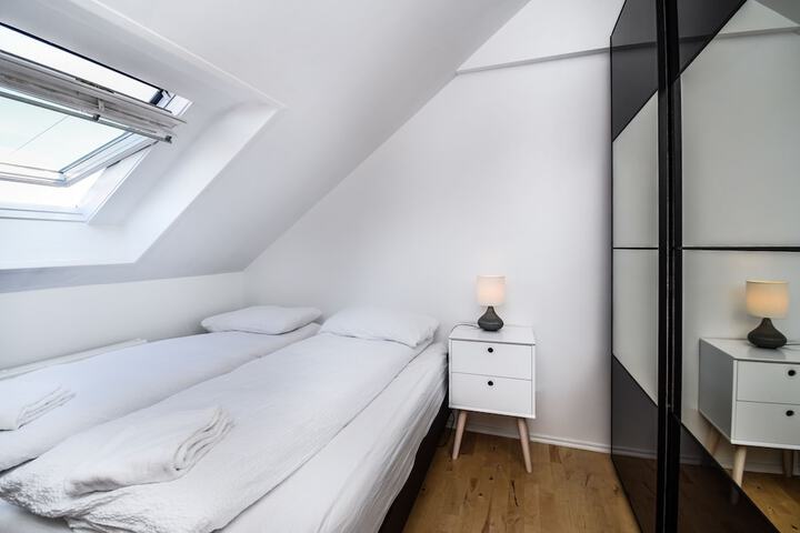 Room 2 of 20