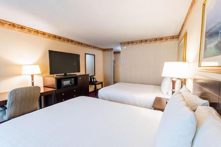2 Double Beds (5 of 9)