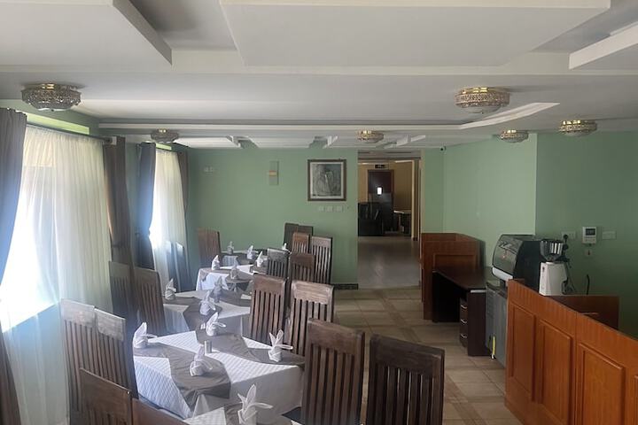 Dining 7 of 9