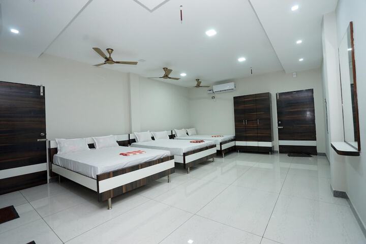 Room 25 of 49