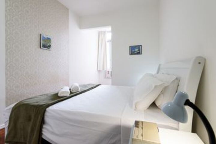 Room 13 of 34