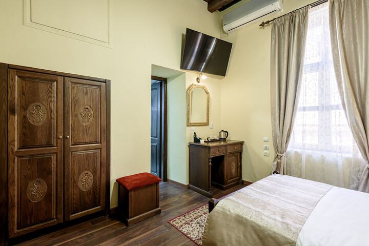 Room 8 of 55