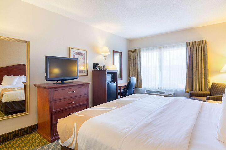 Standard King Bed Accessible (6 of 19)