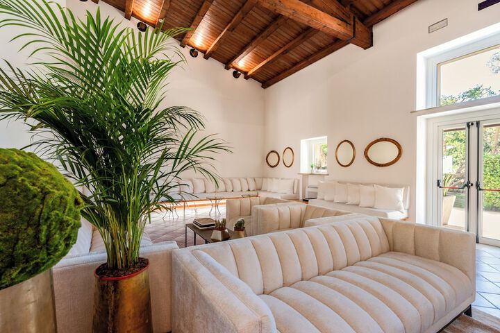 Guest Lobby