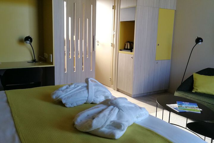 Room 7 of 75