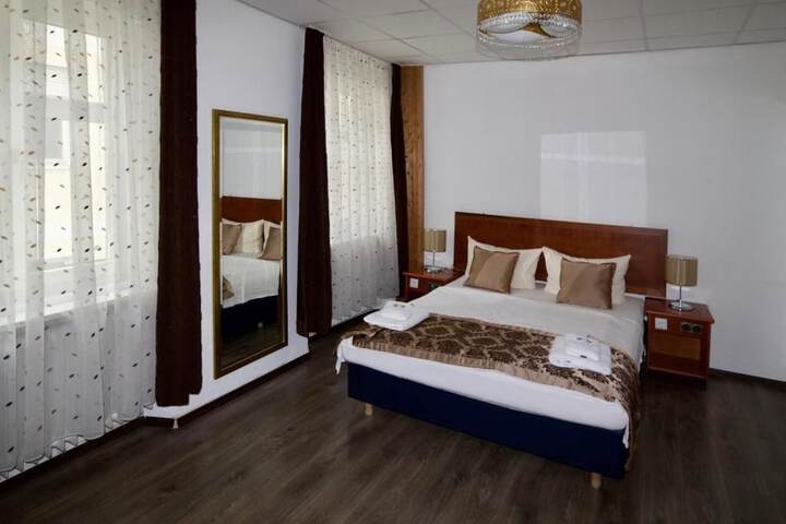 Room 4 of 61