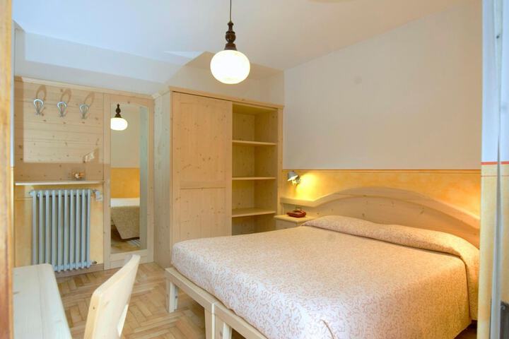 Room 13 of 63