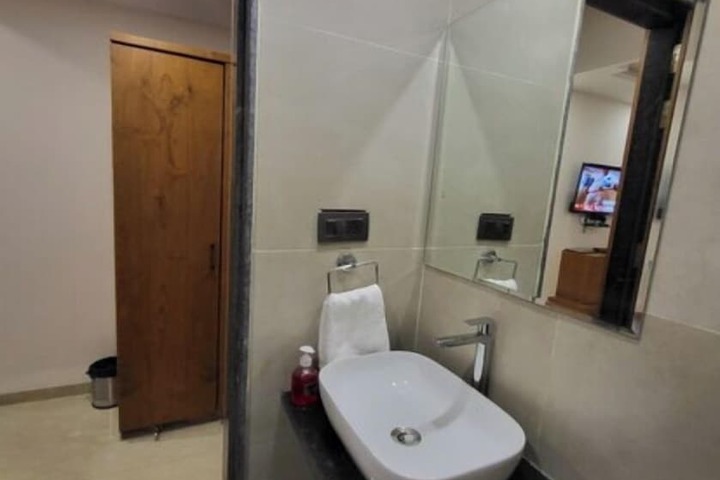 Room 12 of 23