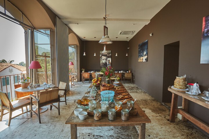 Breakfast/Coffee Service 82 of 144