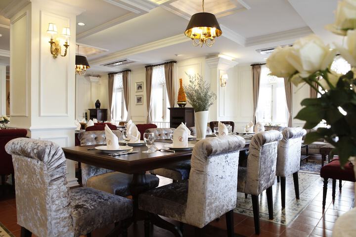 Dining 65 of 67