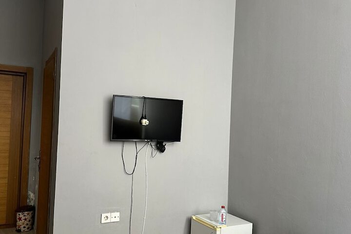 Room 4 of 17