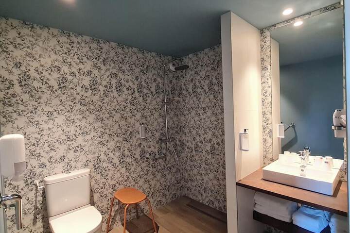 Room 40 of 61