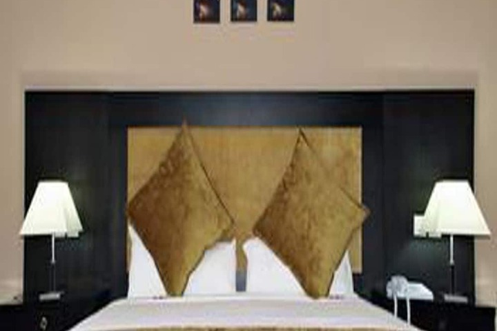 Room 9 of 80