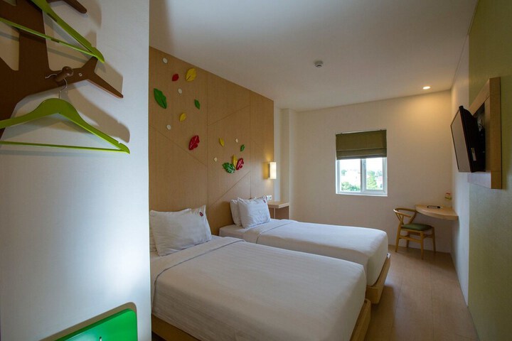 Room 7 of 32
