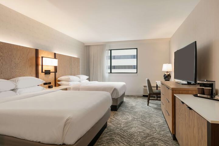 2 Queen Beds (5 of 7)