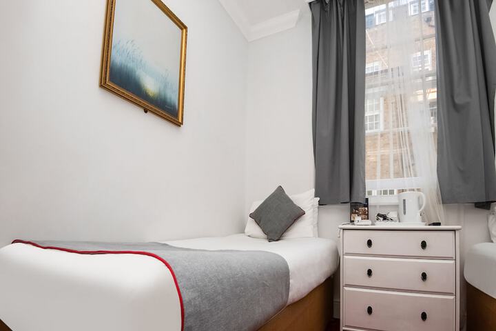 Room 34 of 54