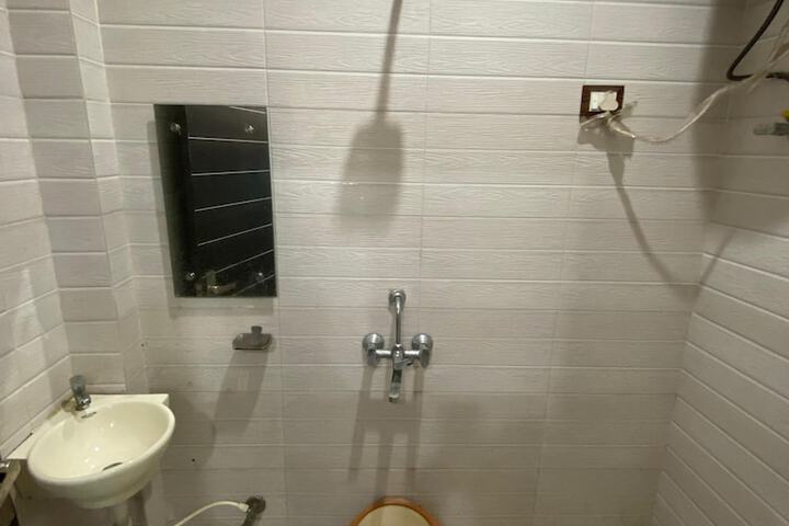 Room 16 of 27