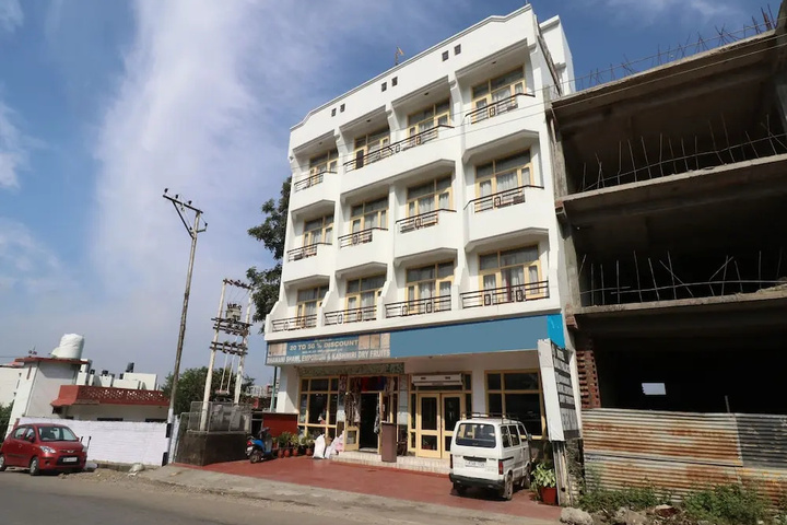 OYO 22075 Hotel Bali Palace