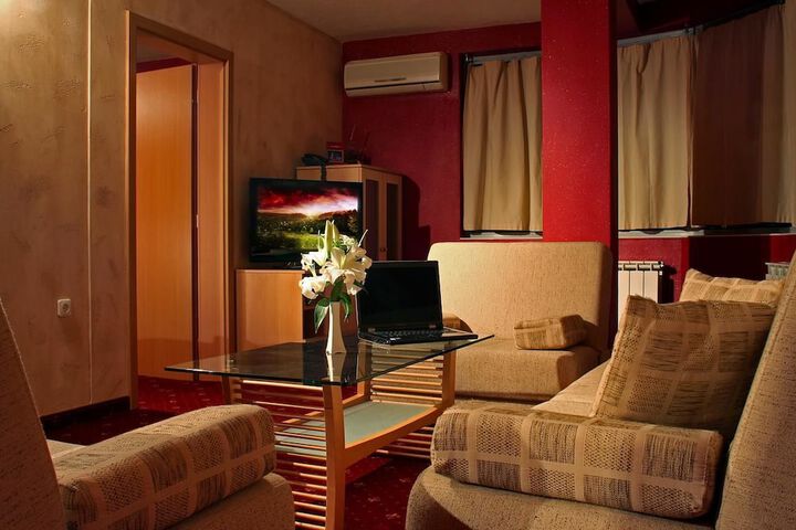 Room 23 of 38