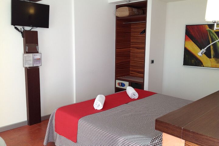 Room 8 of 35