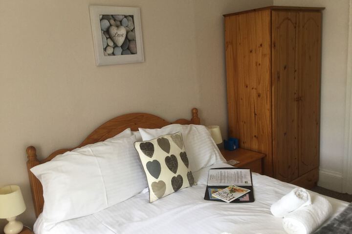 Room 11 of 32