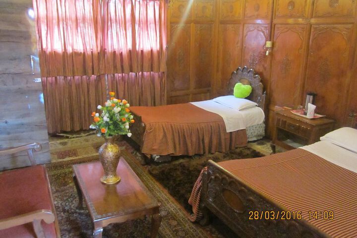 Room 17 of 36