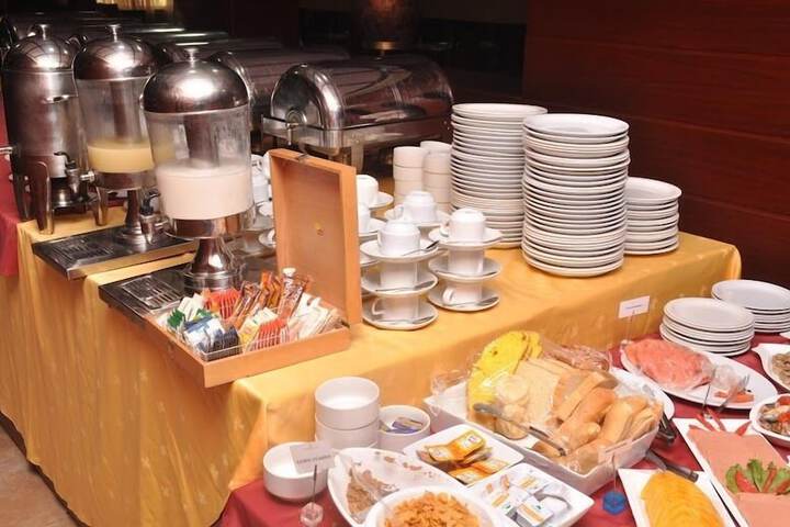 Breakfast/Coffee Service 32 of 64