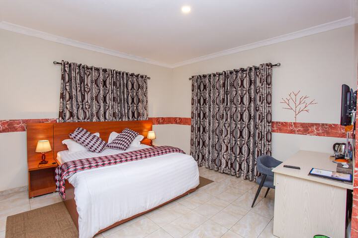 Room 10 of 100