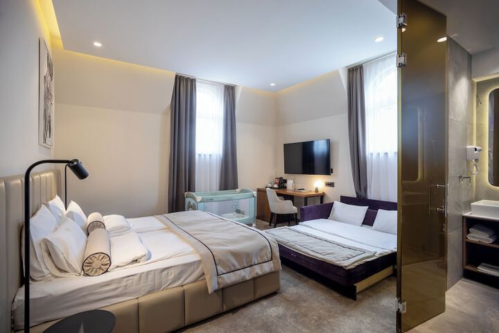Room 10 of 50