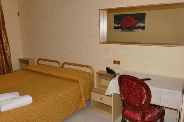 Room 5 of 32