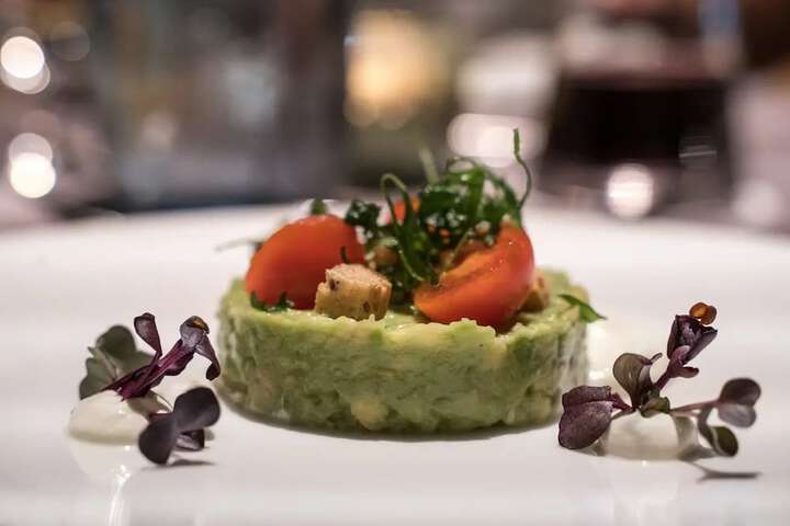 Dining 80 of 87