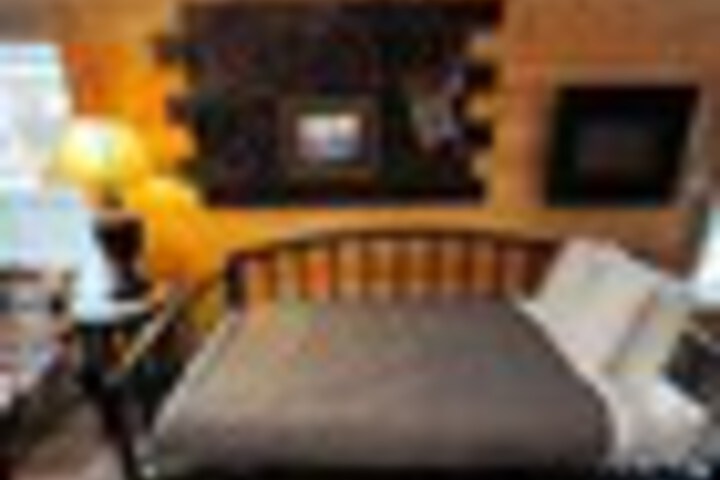 Room 62 of 390