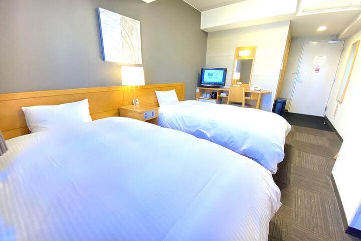 Room 8 of 30