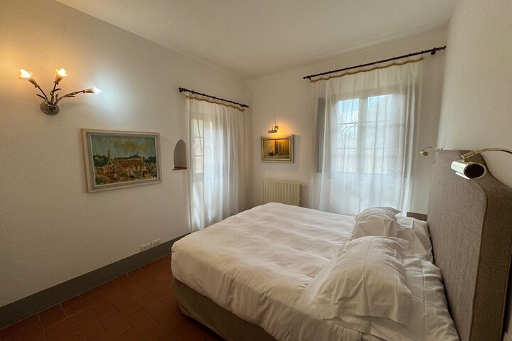 Room 53 of 102