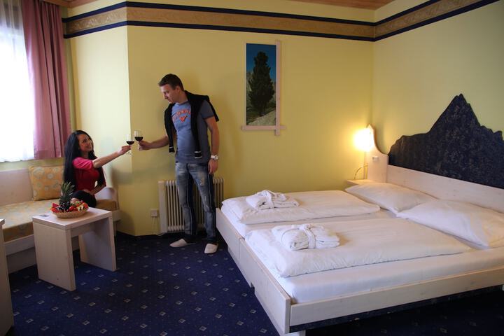 Room 28 of 99