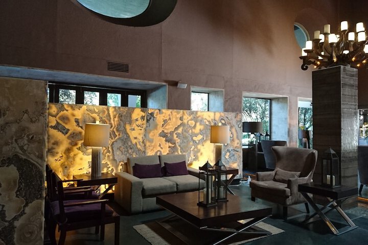 Entrance & Lobby
