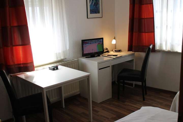 Room 10 of 38