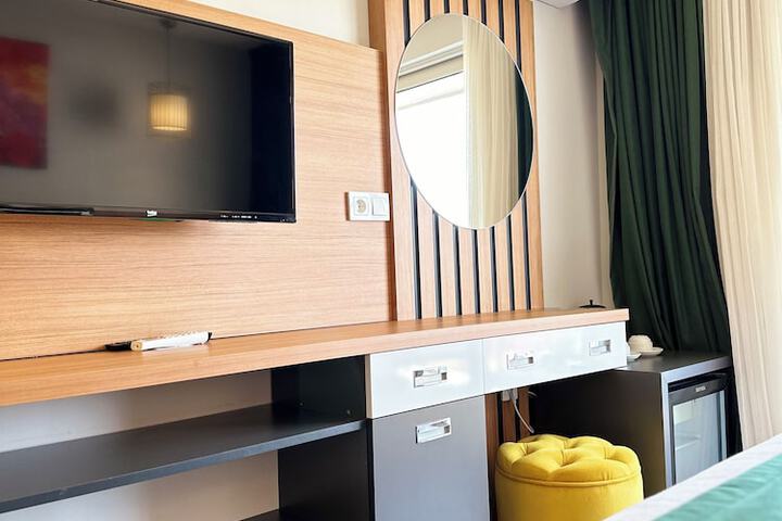 Room 37 of 102