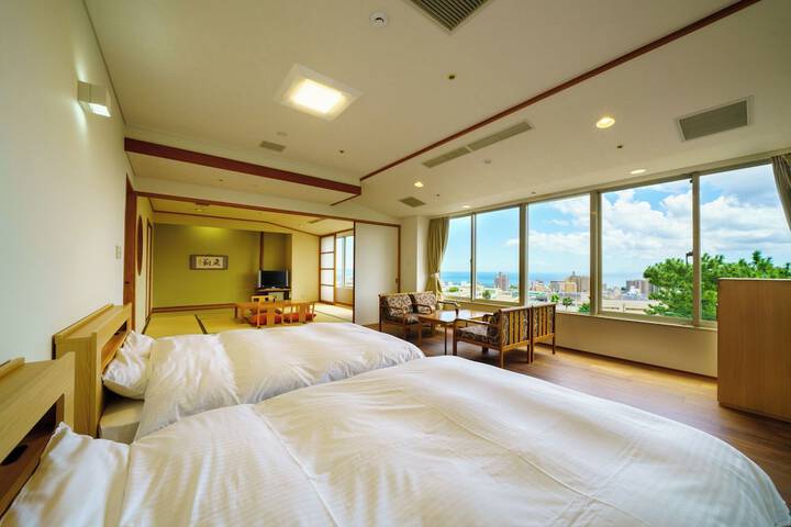Room 13 of 36