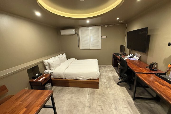 Room 18 of 26