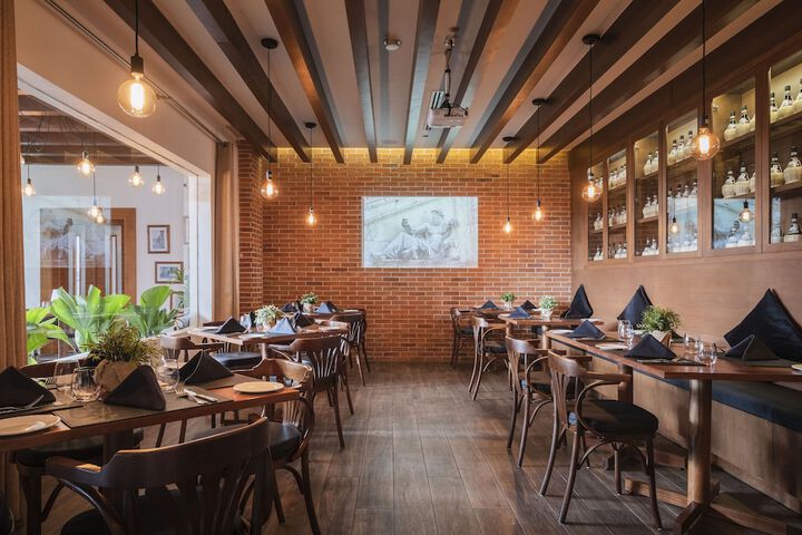Dining 70 of 143