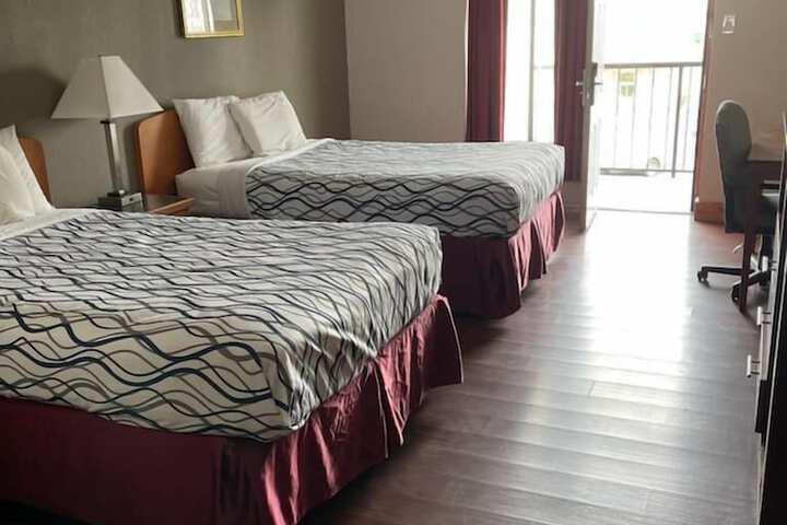 2 Double Beds (4 of 8)