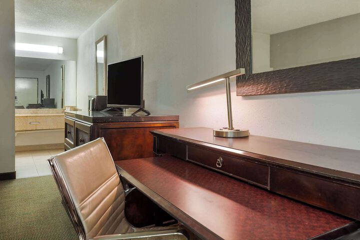Room 13 of 36