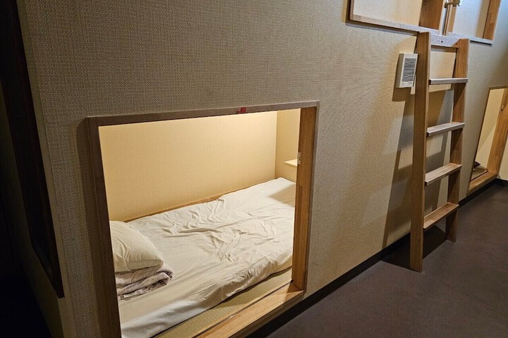Room 3 of 7