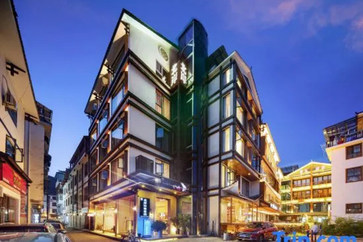 Beian Qingshe Holiday Inn (Zhangjiajie Wulingyuan Forest Park Branch)