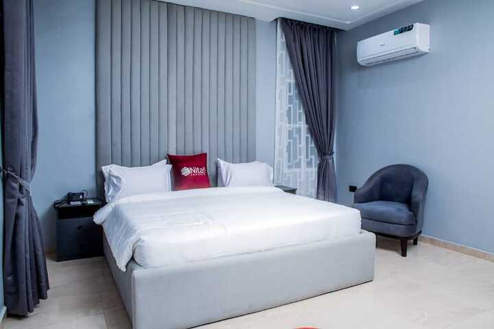 Room 8 of 30