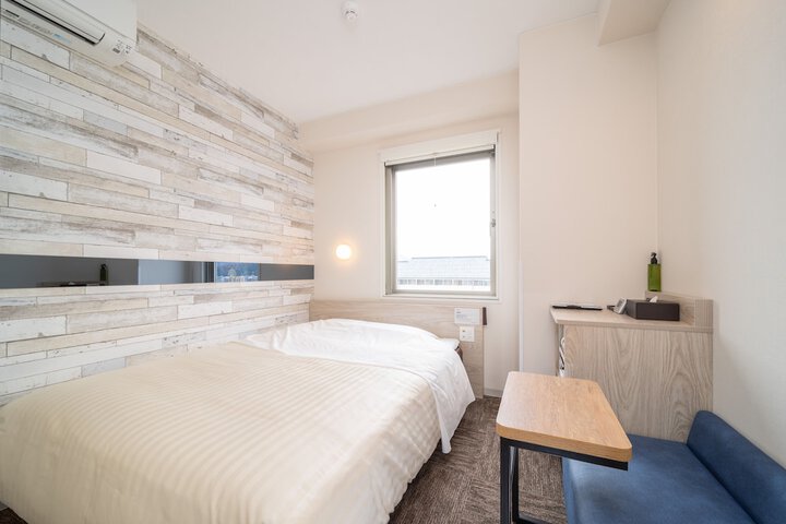 Room 10 of 65