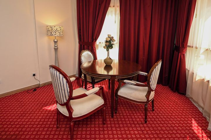 Room 30 of 65