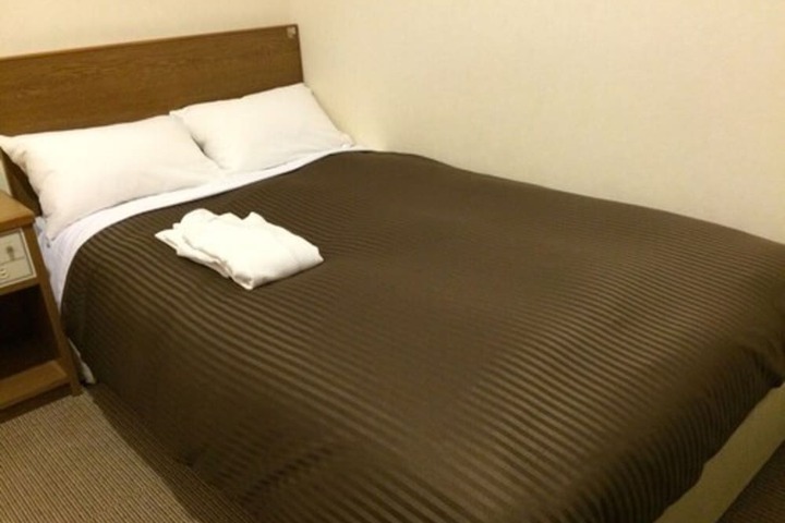 Room 9 of 48